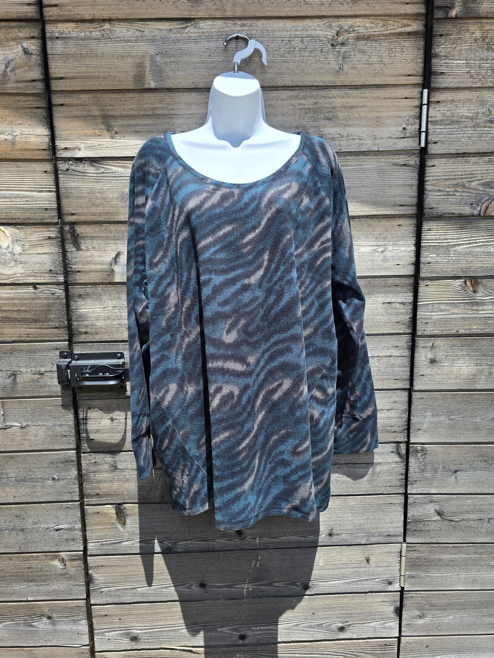 Comfort Code Teal and Black Wave-Print Long Sleeve Top